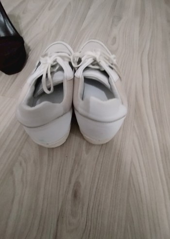 Gri Detaylı Beyaz Spor Ayakkabı - Görsel 3