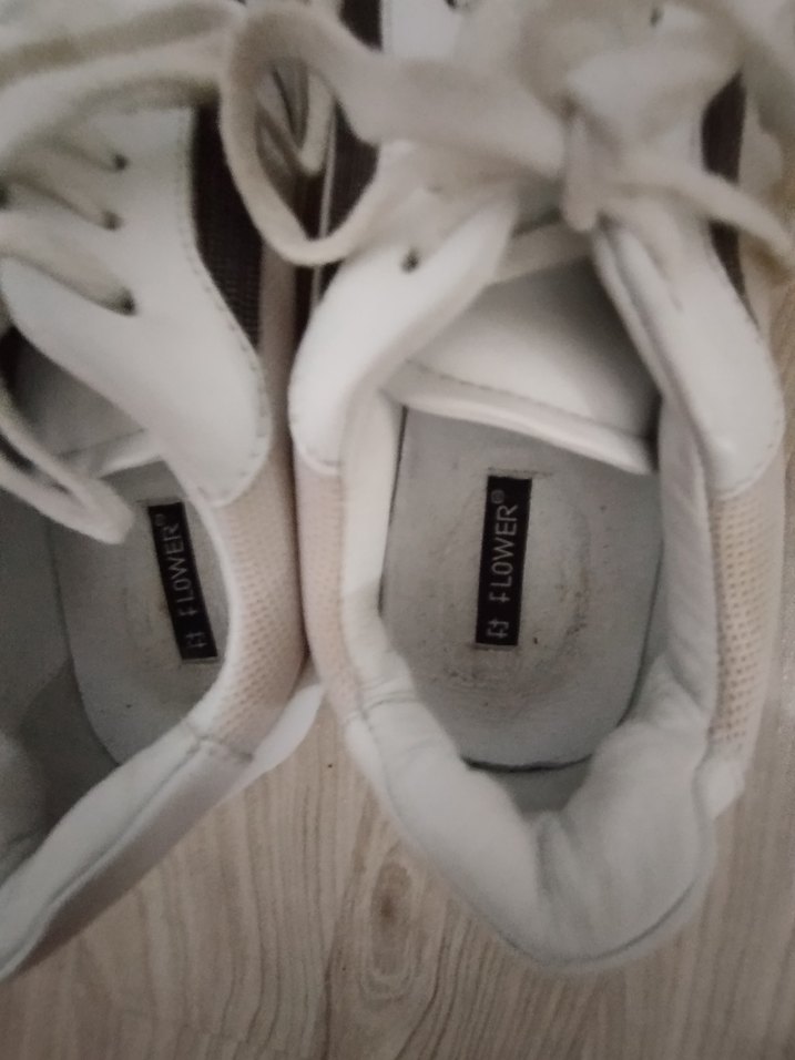 Gri Detaylı Beyaz Spor Ayakkabı - Görsel 4