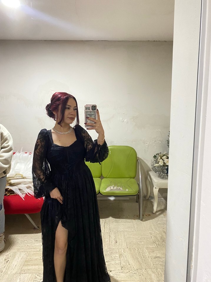 Dantel Detaylı Siyah Uzun Gotik Elbise — görsel 3/4