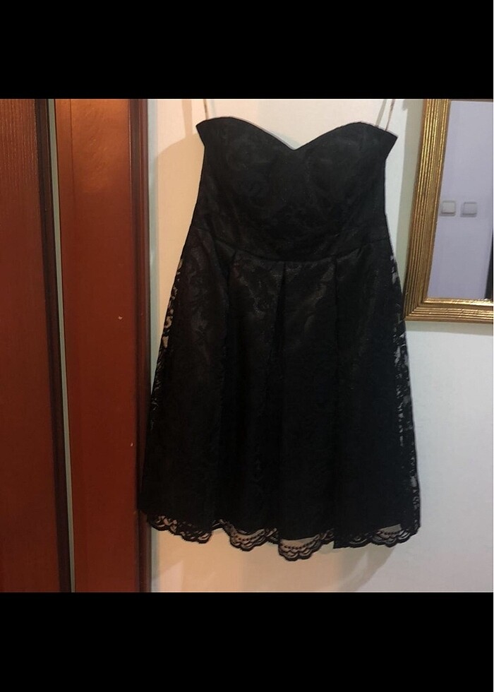 Siyah üzeri fistolu gece elbisesi - Görsel 2