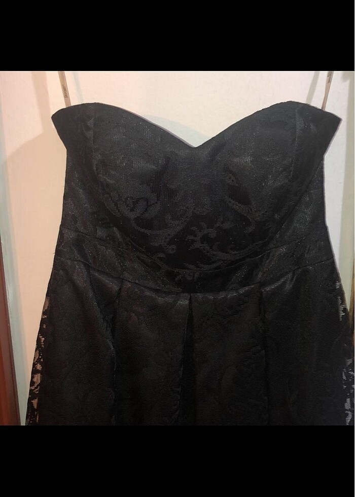 Siyah üzeri fistolu gece elbisesi - Görsel 3