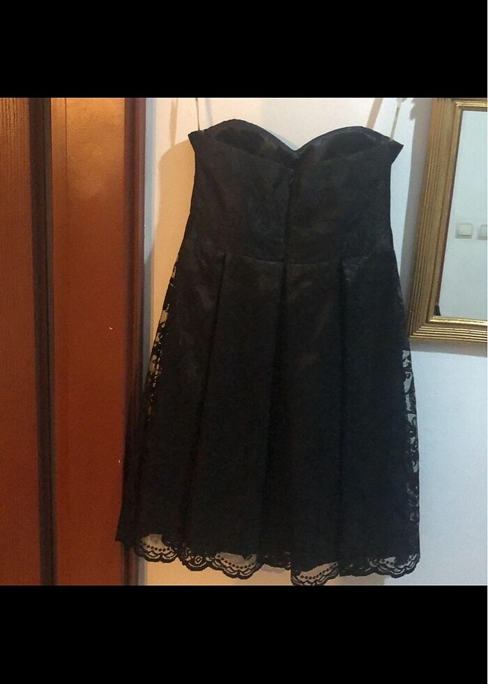 Siyah üzeri fistolu gece elbisesi - Görsel 5