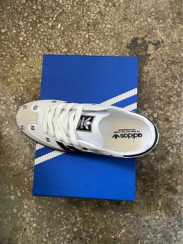 39 Beden beyaz Renk Adidas samba çiçek desenli