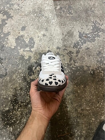 37 Beden beyaz Renk Adidas samba kalpli