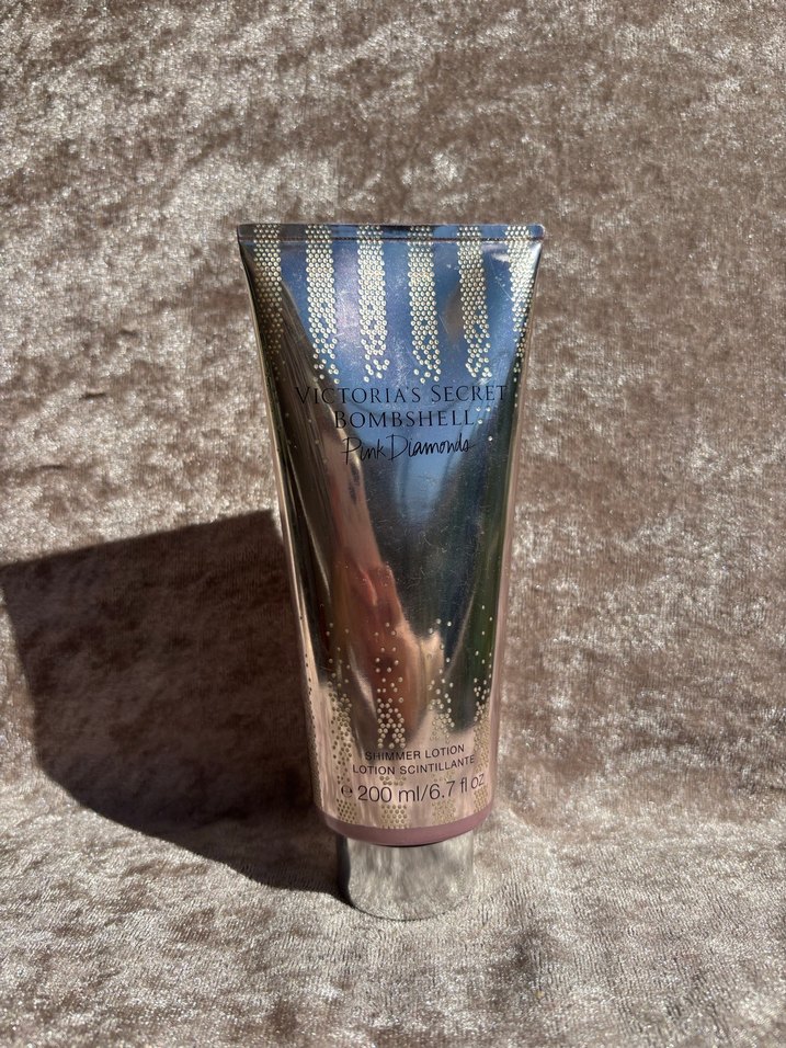 Victoria's Secret Bombshell Pink Diamonds Shimmer Lotion - Görsel 2
