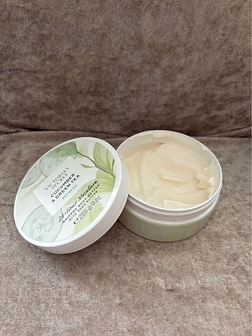 Victoria s Secret Victoria s Secret Cucumber & Green Tea