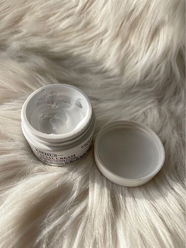 Beden Kiehls Ultra Facial Cream