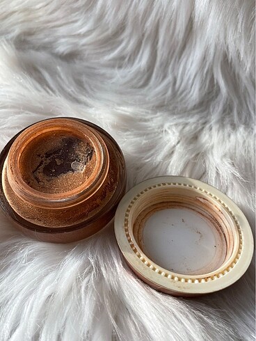  Beden Lancaster Sun Makeup