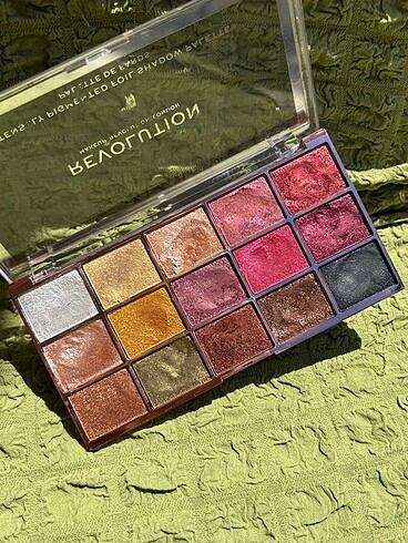 Beden Renk Makeup Revolution Foil Frenzy Creation