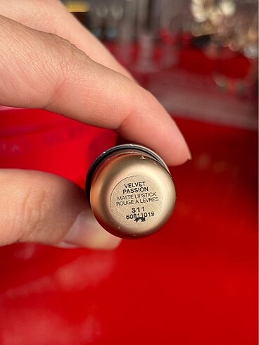 Beden KİKO Velvet Passion Matte Lipstick 311