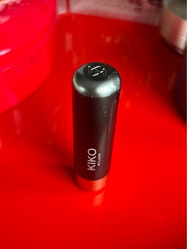 Beden KİKO Velvet Passion Matte Lipstick