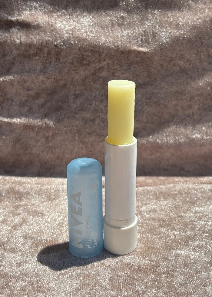 Nivea Hydro Care Lip Balm SPF15 - Görsel 2