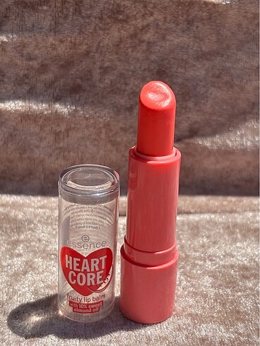 Essence Essence Heart Core Fruity Lip Balm