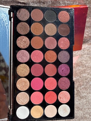 Beden Renk Revolution Flawless 4 Ultra 32 li Far Paleti