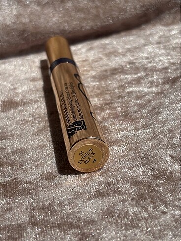 Beden Estee Lauder Sumptuous Extreme Rimel