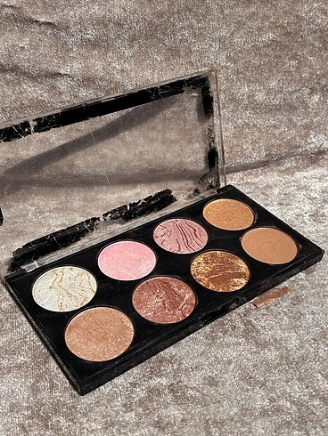  Beden Revolution Ultra Allık Paleti Golden Sugar Palet