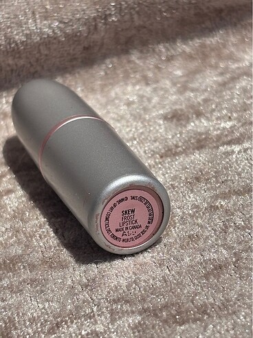 Beden pembe Renk MAC Skew Frost Lipstick