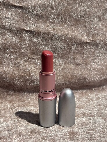 Beden MAC Skew Frost Lipstick