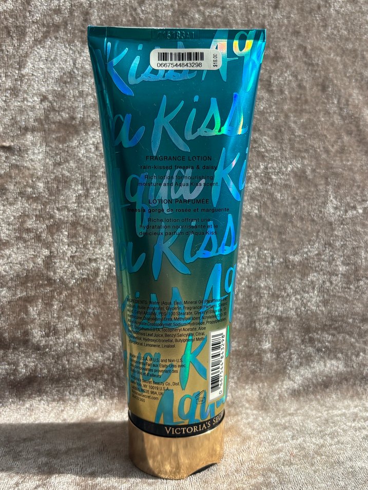 Victoria's Secret Aqua Kiss Vücut Losyonu - Görsel 2