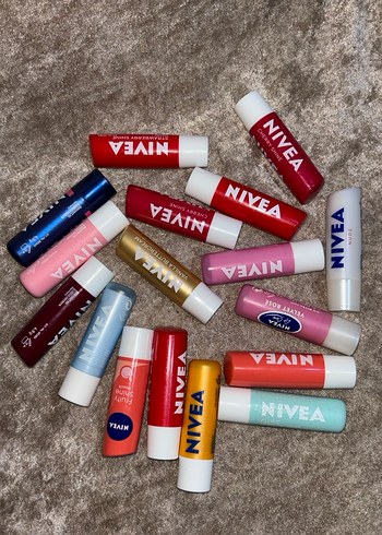  Beden Nivea Lip Balm
