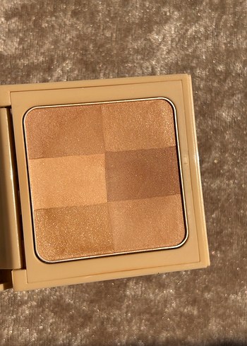 Nude Finish Illuminating Işıltılı Pudra Buff - Görsel 5