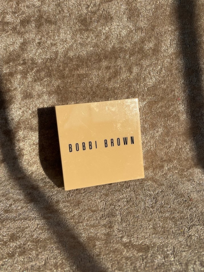 Nude Finish Illuminating Işıltılı Pudra Buff - Görsel 2