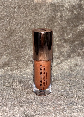 Revolution Shimmer Bomb Dudak Parlatıcısı Starlight - Görsel 2