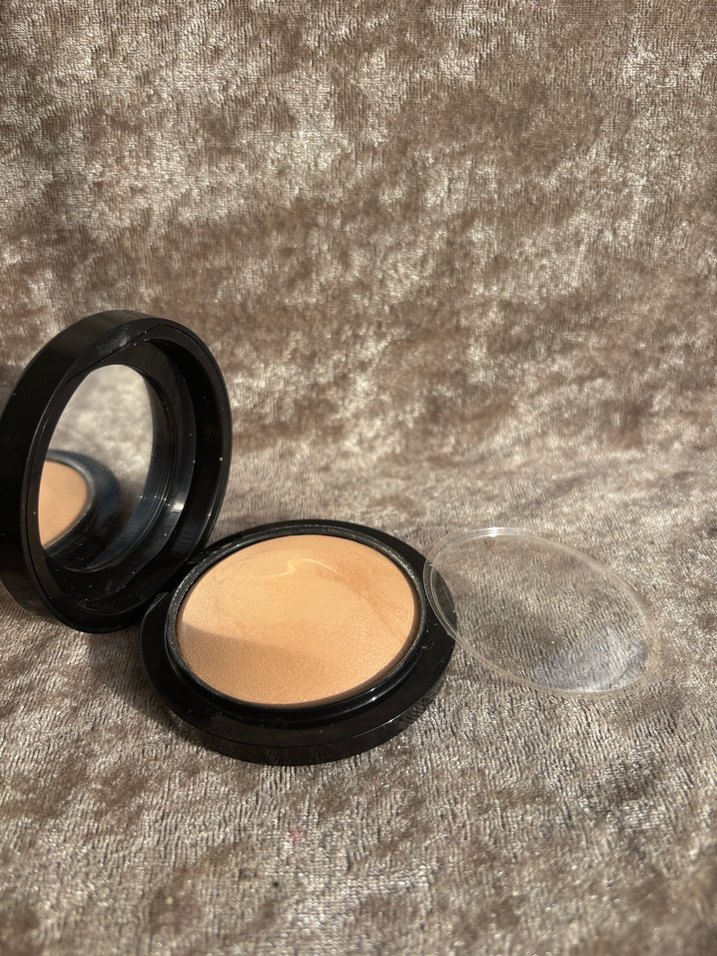 MAC Mineralize Skinfinish Natural Pudra Medium Golden - Görsel 3