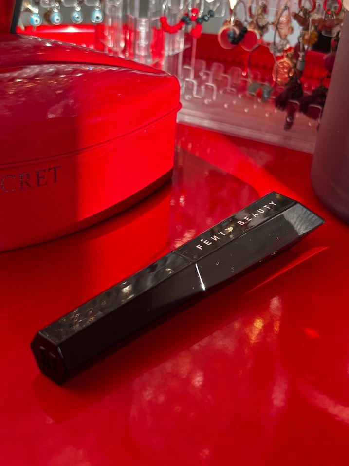 Fenty Beauty Hella Thicc Cuz Im Black Rimel - Görsel 2