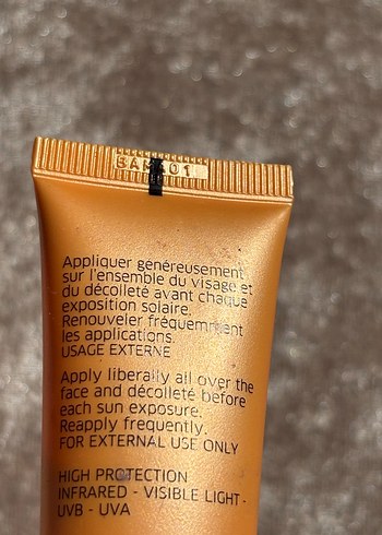 Lierac Sunissime Energizing Protective Fluid Spf30 - Görsel 3