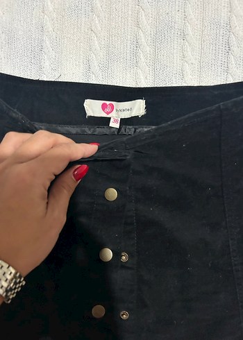 Düğmeli Siyah Süet Mini Etek - Görsel 3