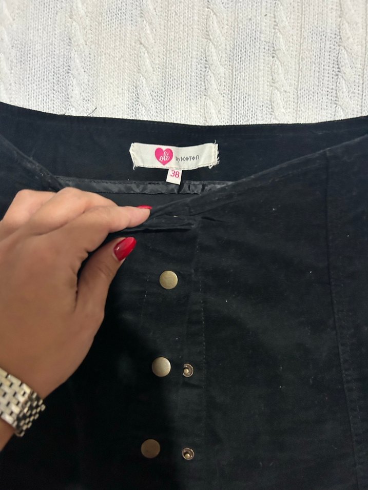 Düğmeli Siyah Süet Mini Etek - Görsel 3