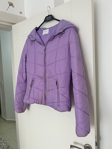 BERSHKA lila rengi şişme mont
