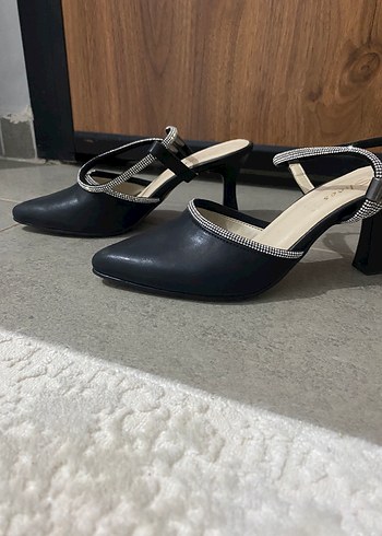 Trendyol & Milla Siyah Yılan Desenli Tokalı Stiletto
