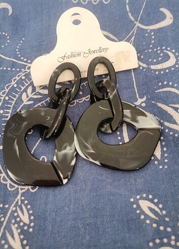 Accessorize Buyuk sıyah kupe