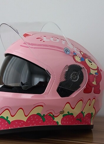 Sıfır kapalı çocuk kask arka kısmında ufak bi çizilmesi var - Görsel 6