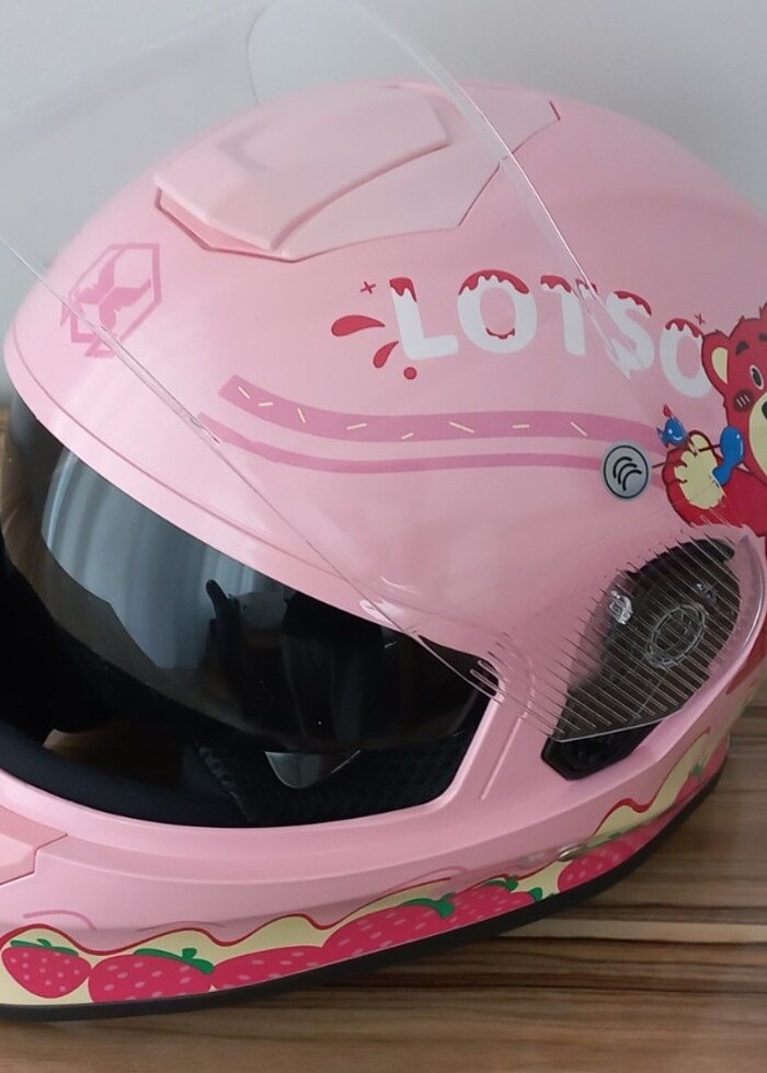 Sıfır kapalı çocuk kask arka kısmında ufak bi çizilmesi var - Görsel 5