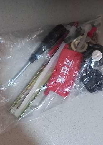 Yurt dışı sıfır Kilitli Siyah Motosiklet Kask Kutusu - Görsel 4