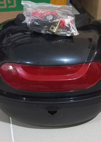 Yurt dışı sıfır Kilitli Siyah Motosiklet Kask Kutusu - Görsel 6