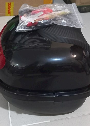 Yurt dışı sıfır Kilitli Siyah Motosiklet Kask Kutusu - Görsel 2