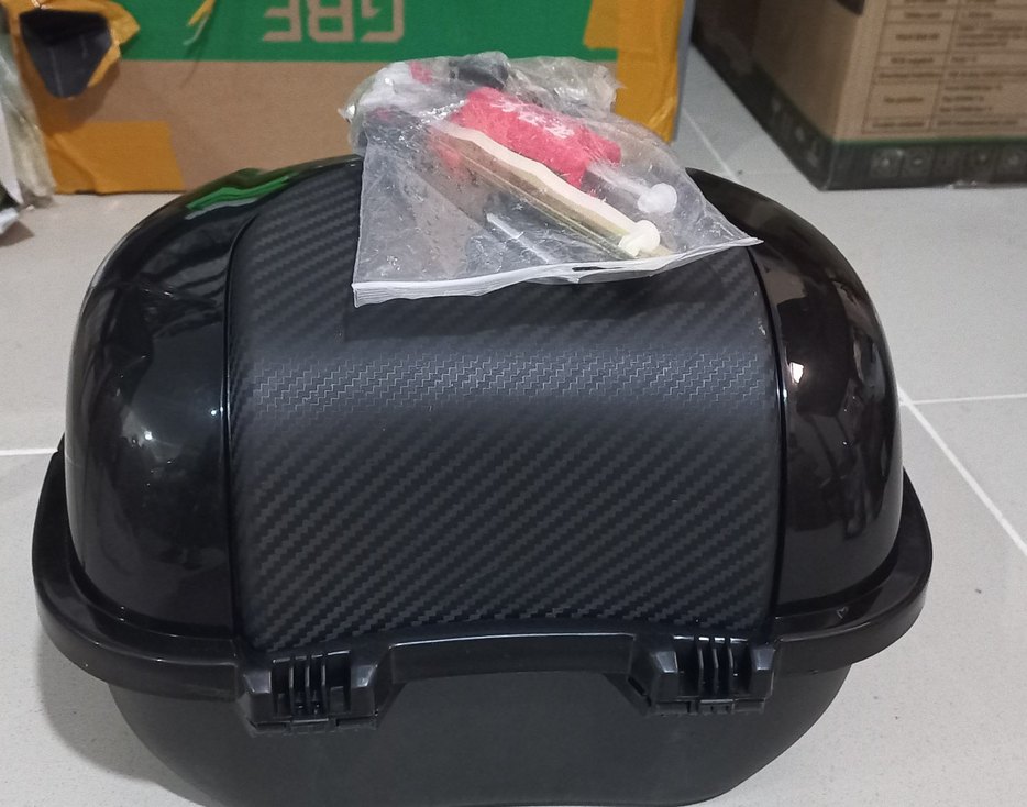 Yurt dışı sıfır Kilitli Siyah Motosiklet Kask Kutusu - Görsel 3