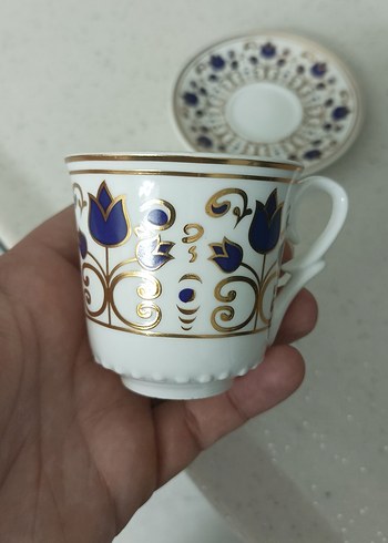 Beyaz ve Koyu Desenli Kahve Fincanı ve Tabağı - Görsel 2