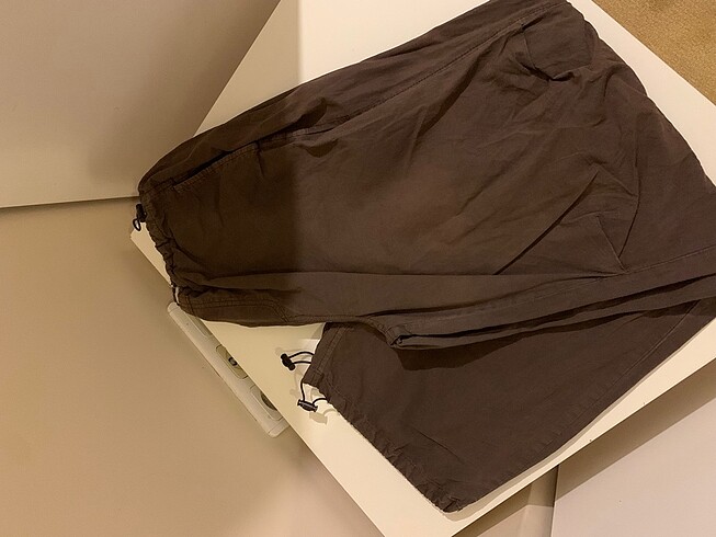 stradivarius paraşüt pantalon