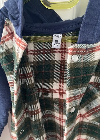 Kapüşonlu, Düğmeli Erkek Çocuk Gömlek - Görsel 3