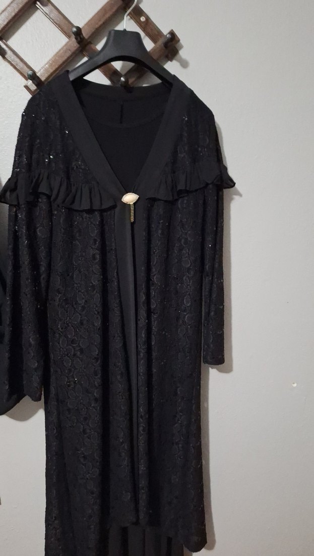 Uzun Siyah Gotik V Yaka Fırfırlı Elbise - Görsel 2