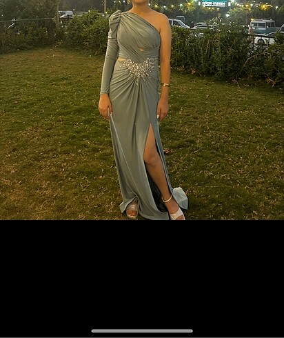 Abiye bir kez giyildi