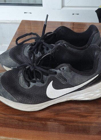 Nike erkek çocuk spor ayakkabısı