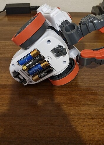 Beden Renk Clementoni Evolution Oyuncak Robot