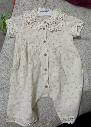 Dantel Yakalı Bebek Tulumu - Görsel 2