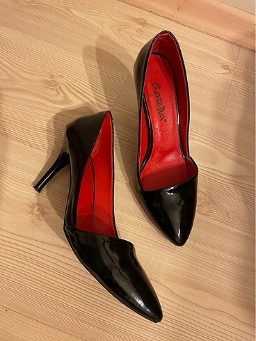 Garda Siyah rugan stiletto